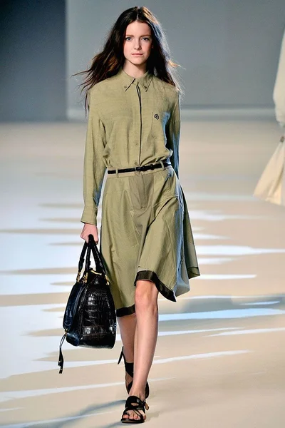 Look 18